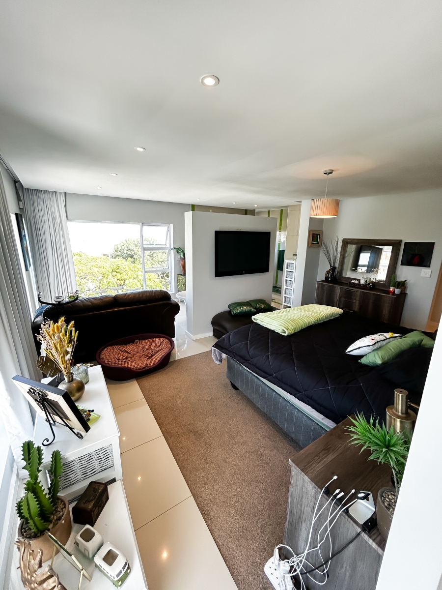 5 Bedroom Property for Sale in Van Riebeeckstrand Western Cape